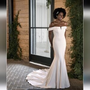 Essense of Australia wedding dress style D3399 size 10